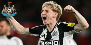 Anthony Gordon khởi đầu sự nghiệp