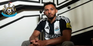 Khởi đầu sự nghiệp của Lloyd Kelly tại Anh